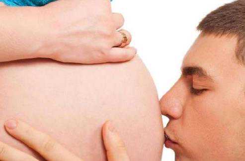 乌克兰代生男宝宝多少钱,试管移植两个胚胎，成功怀孕，两个孕囊，均可见胎